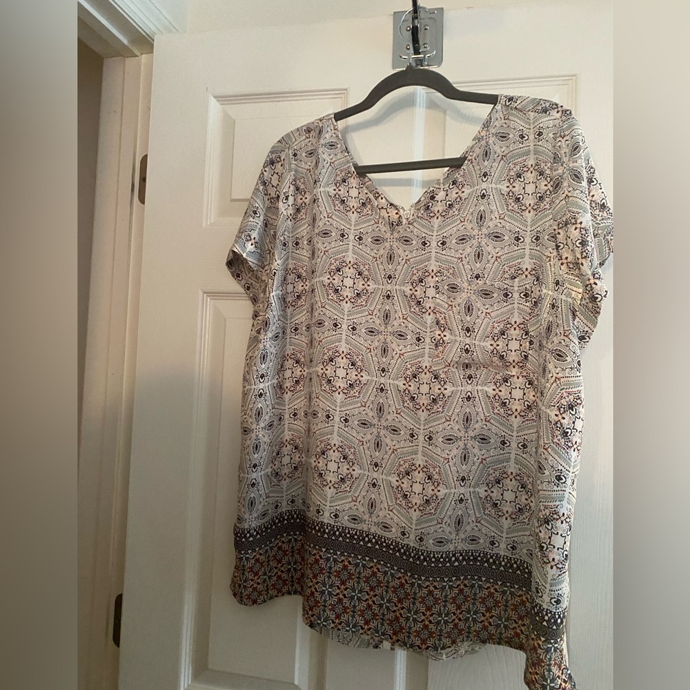 NWOT Maurices Top with Back Zipper XL
